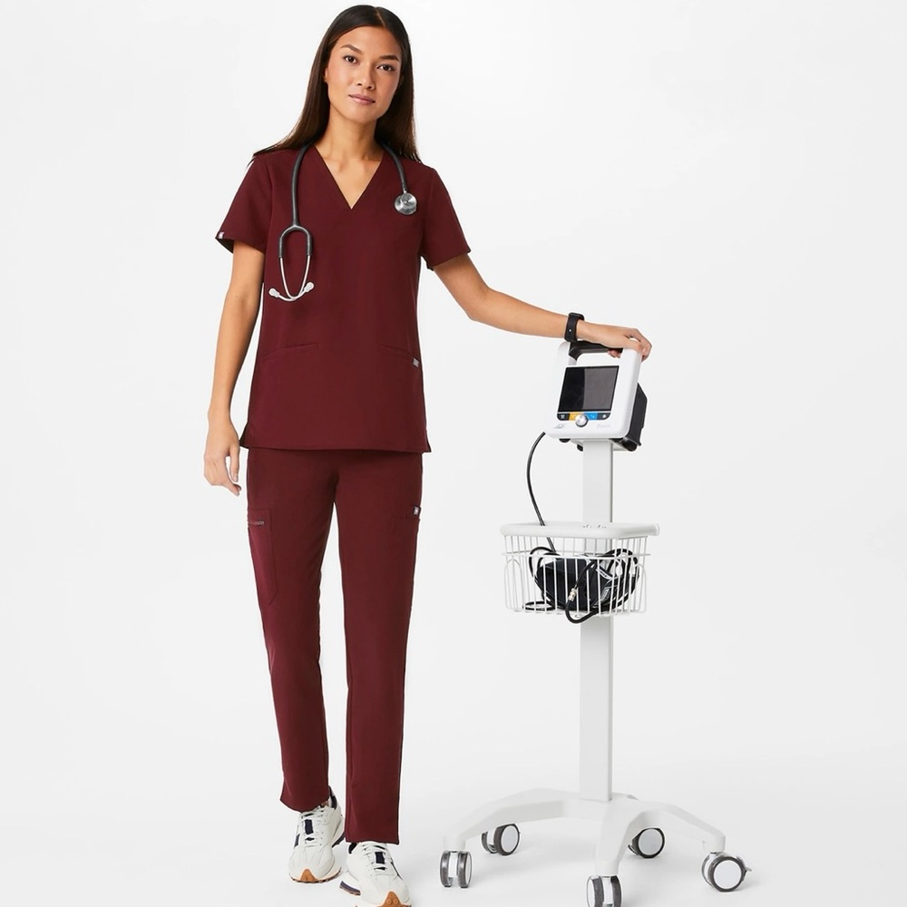 FIGS Burgundy Casma Three-Pocket Top & Kade Cargo Scrub Pants Set Size XL/XXL